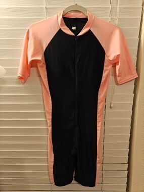 Short-Sleeve One-Piece Swimsuit - Pink and Black